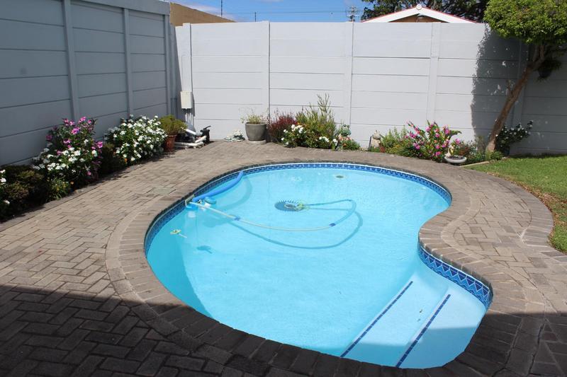 4 Bedroom Property for Sale in Richmond Estate Western Cape